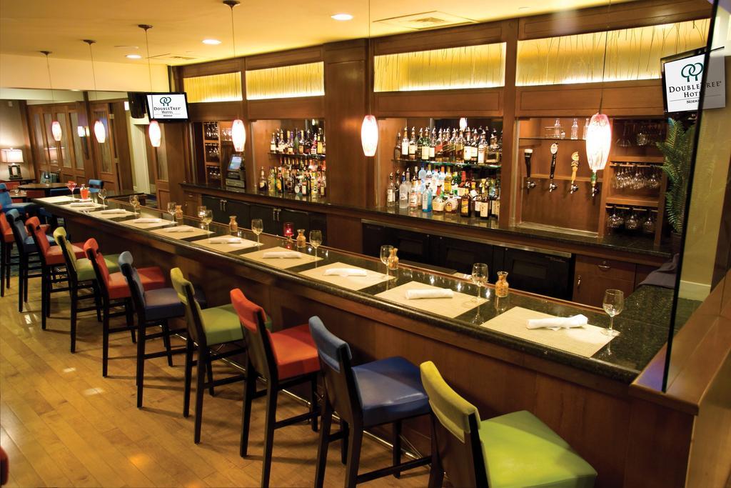 Doubletree By Hilton Norwalk Hotell Restaurant bilde